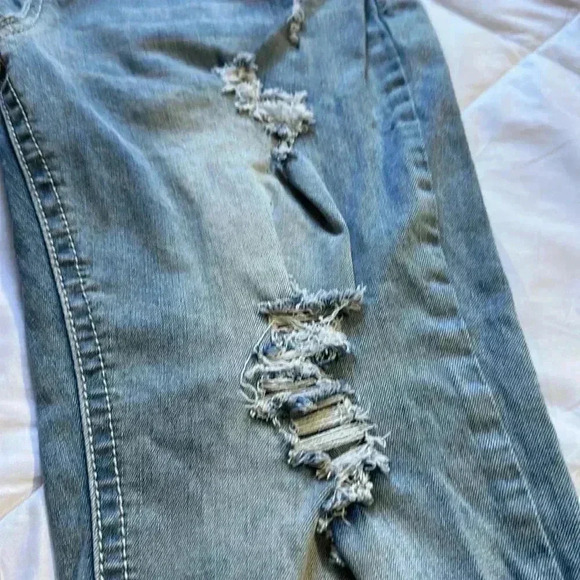 Vanity distressed light wash cropped jeans size 31 - Picture 2 of 6